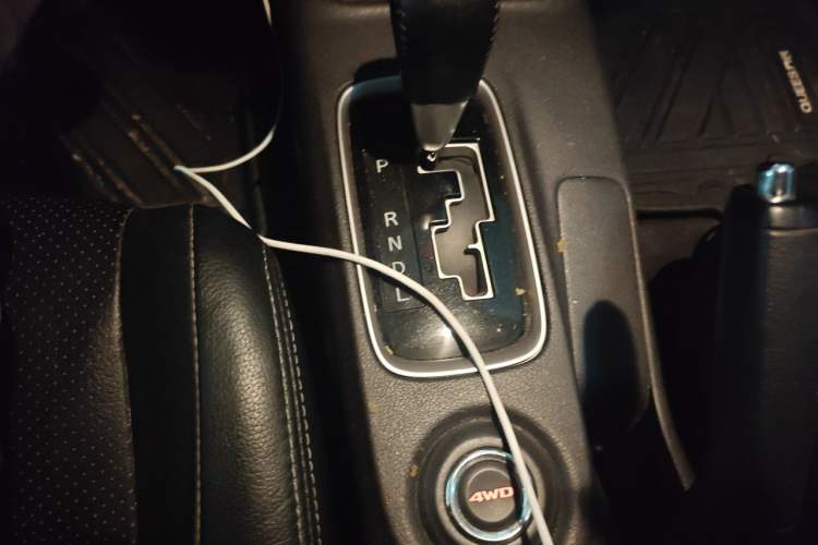 Used Mitsubishi Outlander 2016 2.4L 4x4 Elite Edition 5 Seats Gear Lever