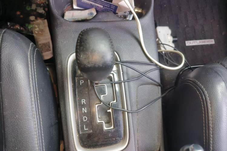 Used Mitsubishi Outlander 2016 2.4L 4x4 Elite Edition 7-Seater Gear Lever