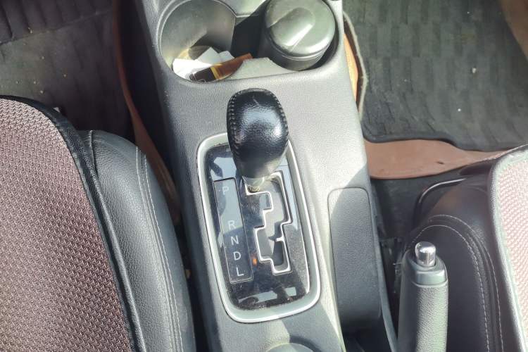 Used Mitsubishi Outlander 2016 2.4L 4x4 Elite Edition 5 Seats Gear Lever
