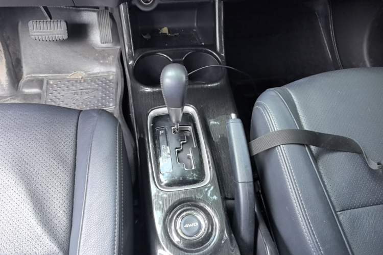 Used Mitsubishi Outlander 2016 2.4L 4x4 Elite Edition 5 Seats Gear Lever