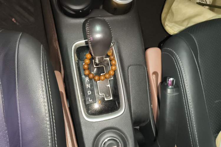 Used Mitsubishi Outlander 2016 2.4L 4x4 Elite Edition 5 Seats Gear Lever