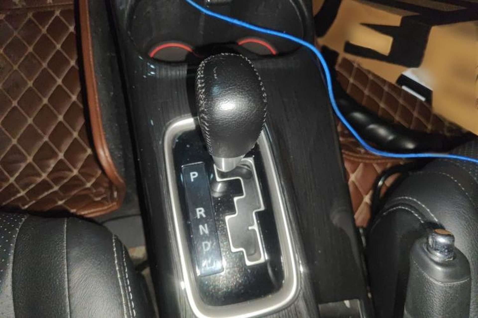 Used Mitsubishi Outlander 2016 2.4L 4x4 Elite Edition 7-Seater Gear Lever