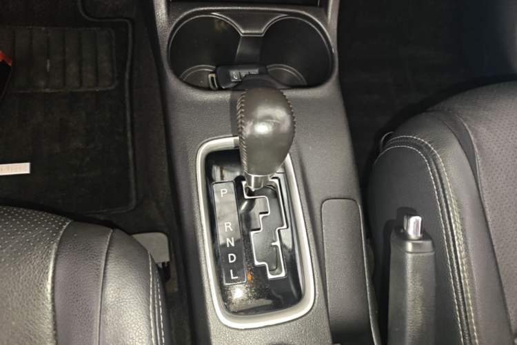 Used Mitsubishi Outlander 2016 2.4L 4x4 Elite Edition 5 Seats Gear Lever
