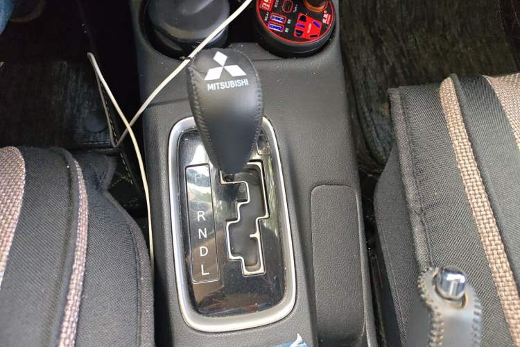 Used Mitsubishi Outlander 2016 2.4L 4x4 Elite Edition 5 Seats Gear Lever