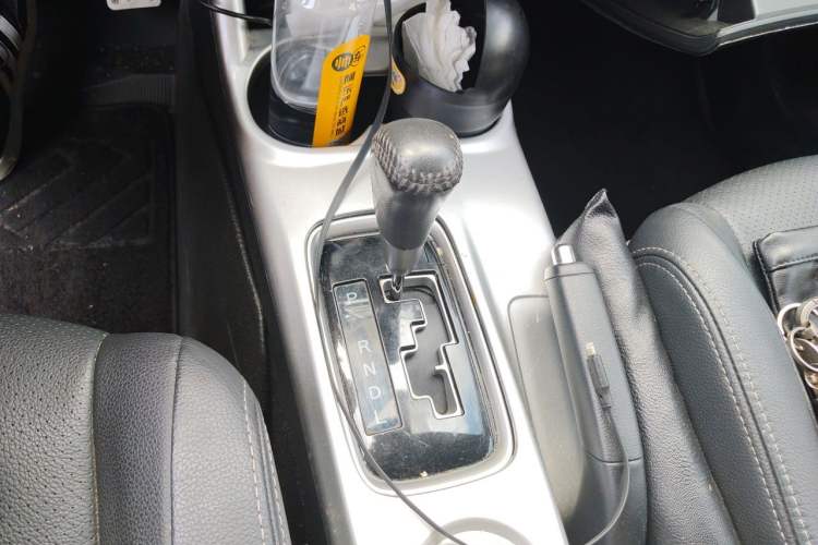 Used Mitsubishi Outlander 2016 2.4L 4x4 Luxury Edition 7-Seater Gear Lever