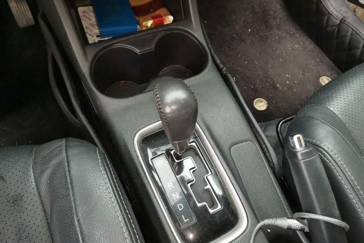 Used Mitsubishi Outlander 2016 2.4L 4x4 Elite Edition 5 Seats Gear Lever