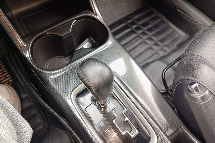 Used Mitsubishi Outlander 2016 2.4L 4x4 Elite Edition 5 Seats Gear Lever
