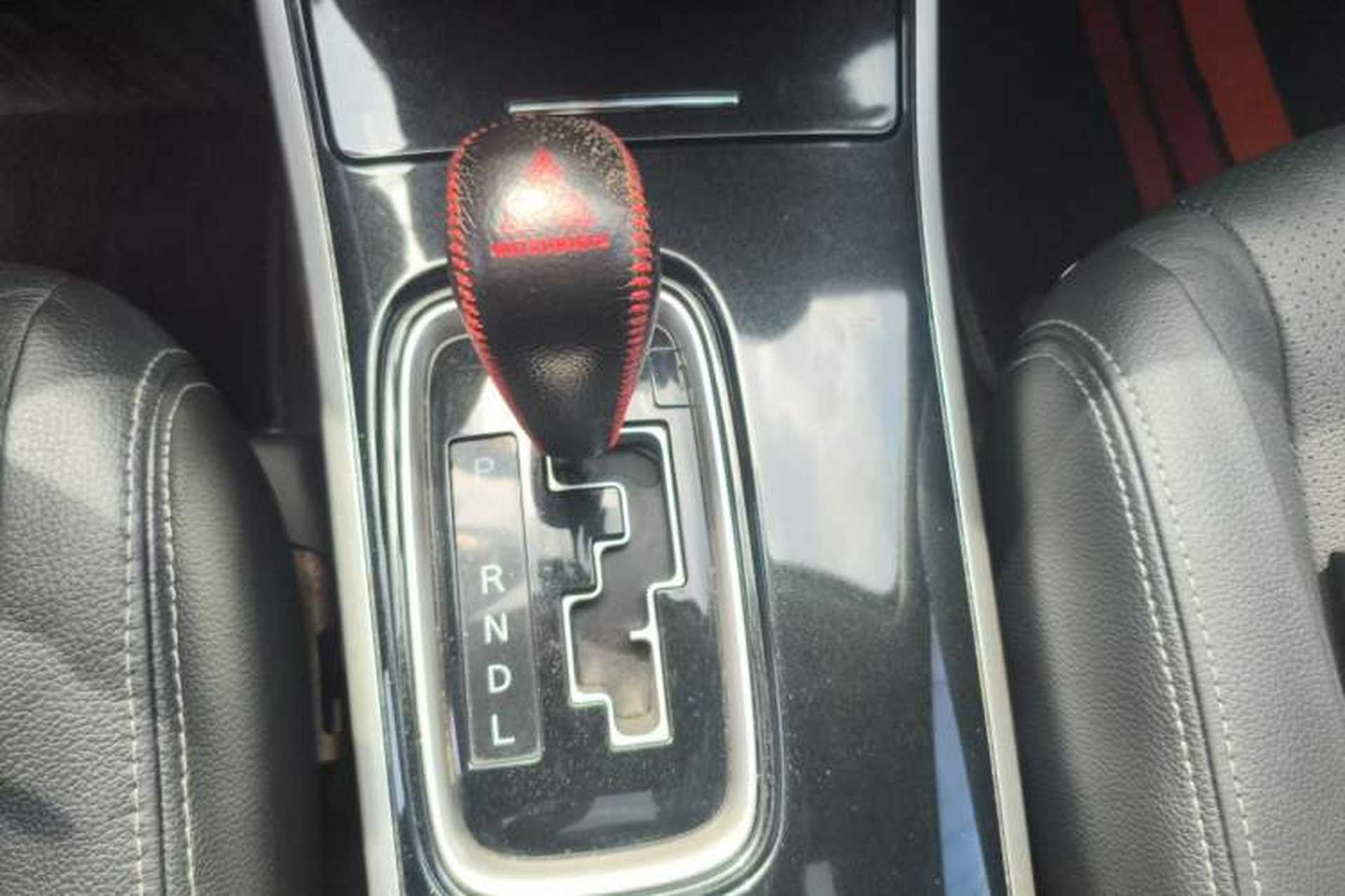 Used Mitsubishi Outlander 2016 2.4L 4x4 Elite Edition 5 Seats Gear Lever