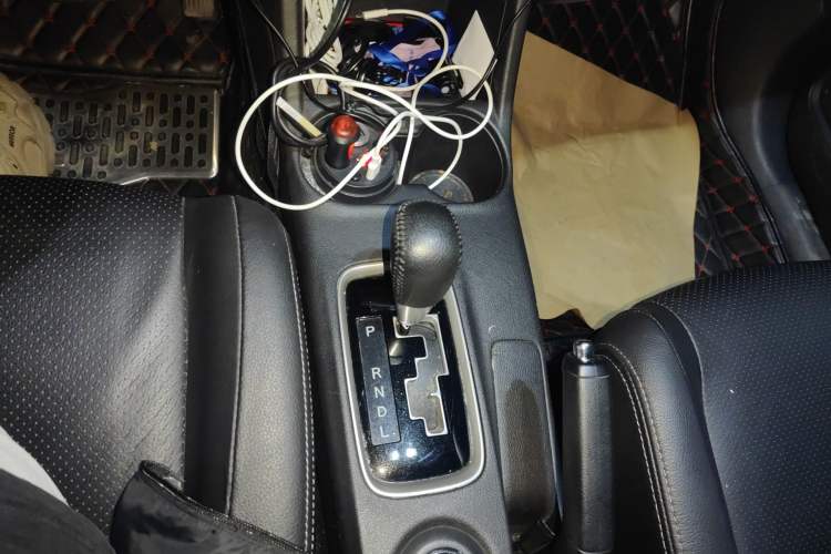 Used Mitsubishi Outlander 2016 2.4L 4x4 Elite Edition 7-Seater Gear Lever