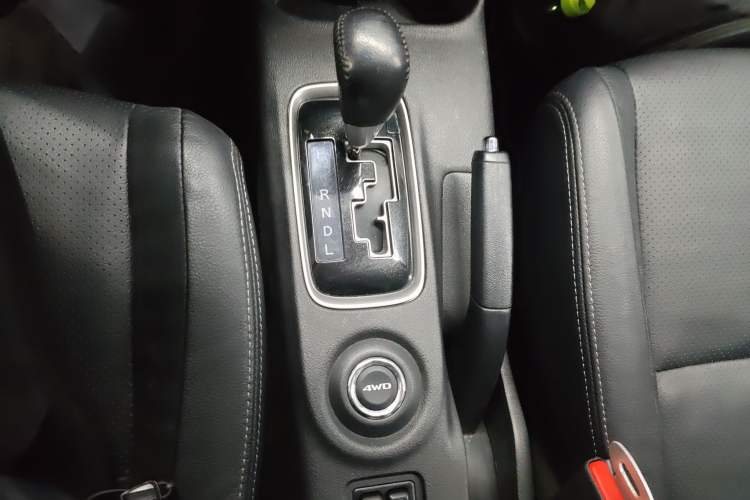 Used Mitsubishi Outlander 2016 2.4L 4x4 Elite Edition 7-Seater Gear Lever