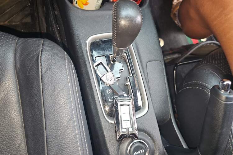 Used Mitsubishi Outlander 2016 2.4L 4x4 Elite Edition 5 Seats Gear Lever