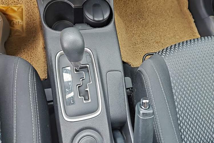 Used Mitsubishi Outlander 2016 2.0L Two-Wheel Drive Fashion Edition 5 Seats Gear Lever