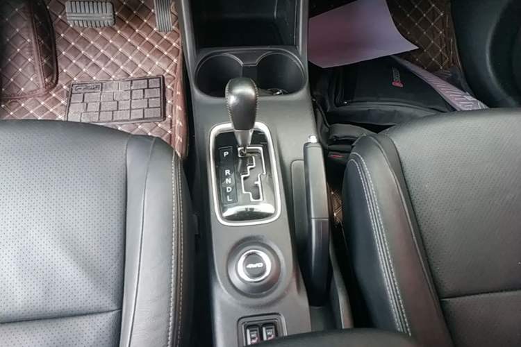 Used Mitsubishi Outlander 2016 2.4L 4x4 Elite Edition 5 Seats Gear Lever