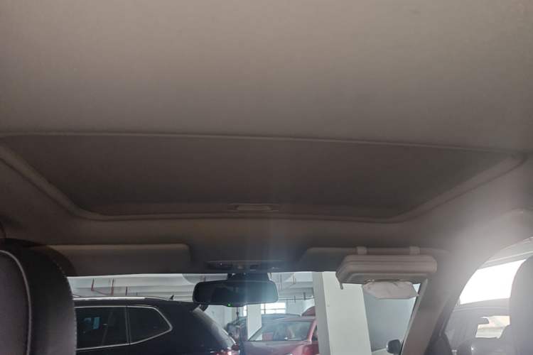 Used Mitsubishi Outlander 2016 2.4L 4x4 Luxury Edition 7-Seater Headliner