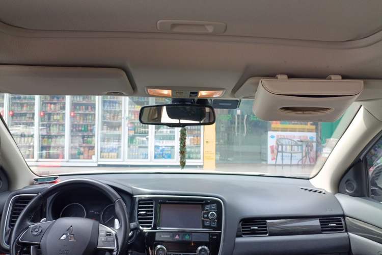 Used Mitsubishi Outlander 2016 2.4L 4x4 Elite Edition 5 Seats Headliner