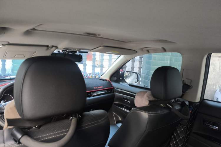 Used Mitsubishi Outlander 2016 2.4L 4x4 Luxury Edition 7-Seater Headliner