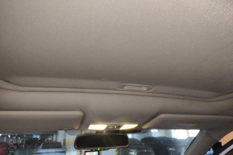 Used Mitsubishi Outlander 2016 2.4L 4x4 Luxury Edition 7-Seater Headliner