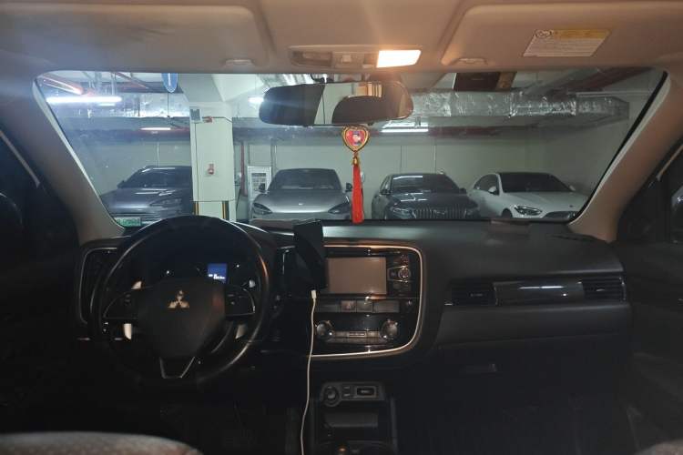 Used Mitsubishi Outlander 2016 2.4L 4x4 Elite Edition 5 Seats Headliner