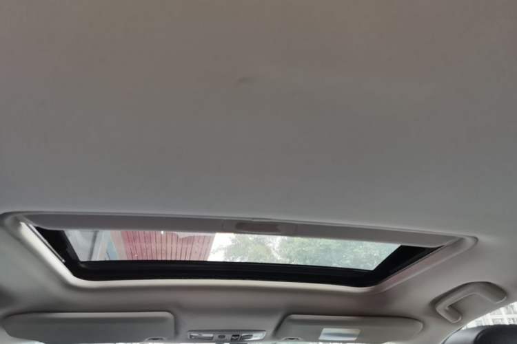 Used Mitsubishi Outlander 2016 2.4L 4x4 Luxury Edition 7-Seater Headliner