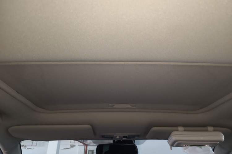 Used Mitsubishi Outlander 2016 2.4L 4x4 Luxury Edition 7-Seater Headliner