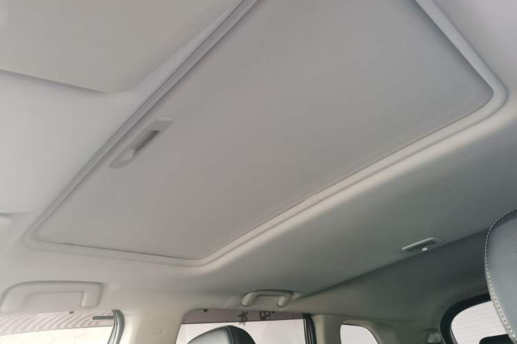 Used Mitsubishi Outlander 2016 2.4L 4x4 Elite Edition 7-Seater Headliner