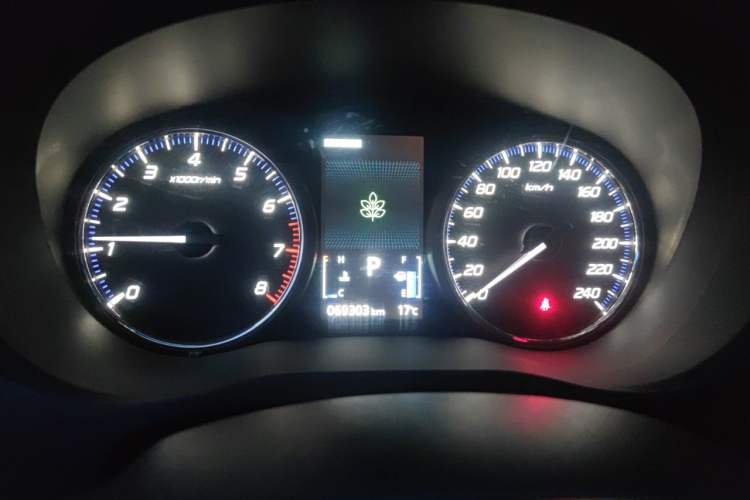 Used Mitsubishi Outlander 2016 2.4L 4x4 Luxury Edition 7-Seater Instrument Cluster
