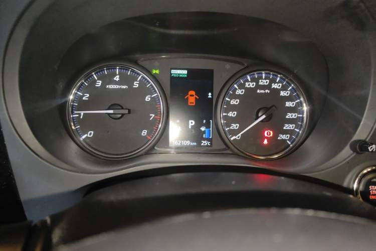 Used Mitsubishi Outlander 2016 2.4L 4x4 Luxury Edition 7-Seater Instrument Cluster