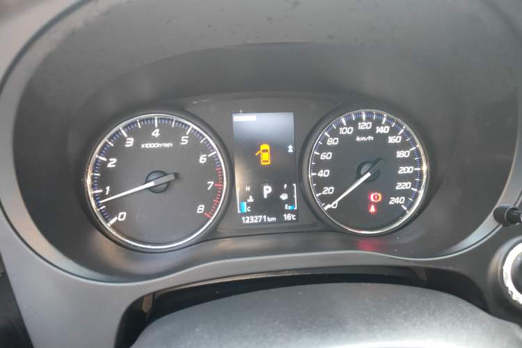 Used Mitsubishi Outlander 2016 2.4L 4x4 Luxury Edition 7-Seater Instrument Cluster