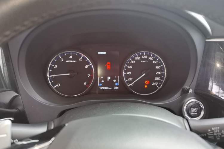 Used Mitsubishi Outlander 2016 2.4L 4x4 Luxury Edition 7-Seater Instrument Cluster