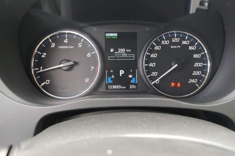 Used Mitsubishi Outlander 2016 2.4L 4x4 Luxury Edition 7-Seater Instrument Cluster