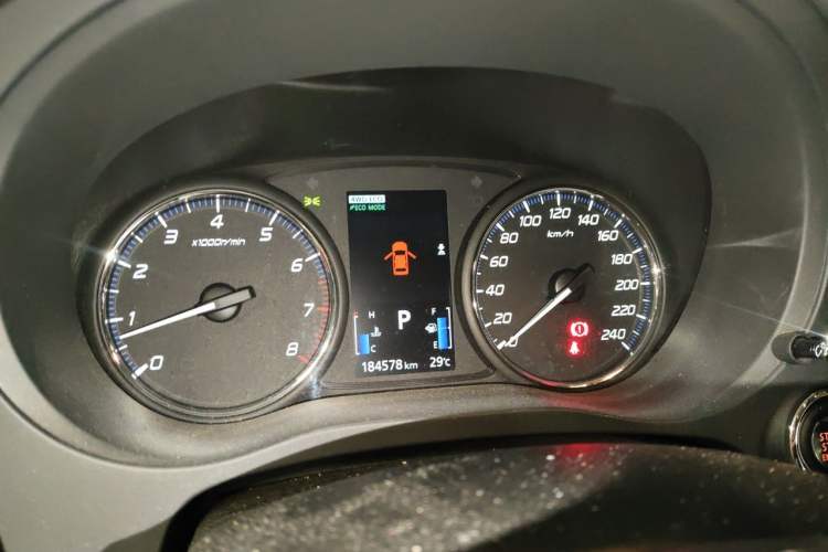 Used Mitsubishi Outlander 2016 2.4L 4x4 Luxury Edition 7-Seater Instrument Cluster