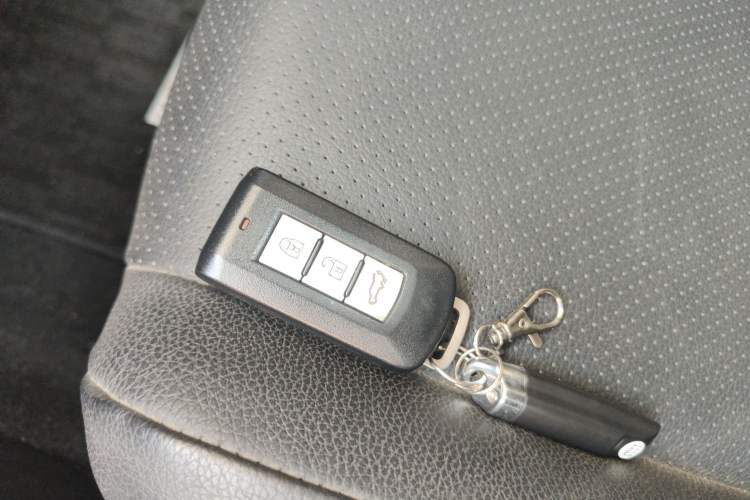 Used Mitsubishi Outlander 2016 2.4L 4x4 Elite Edition 5 Seats Interior 1