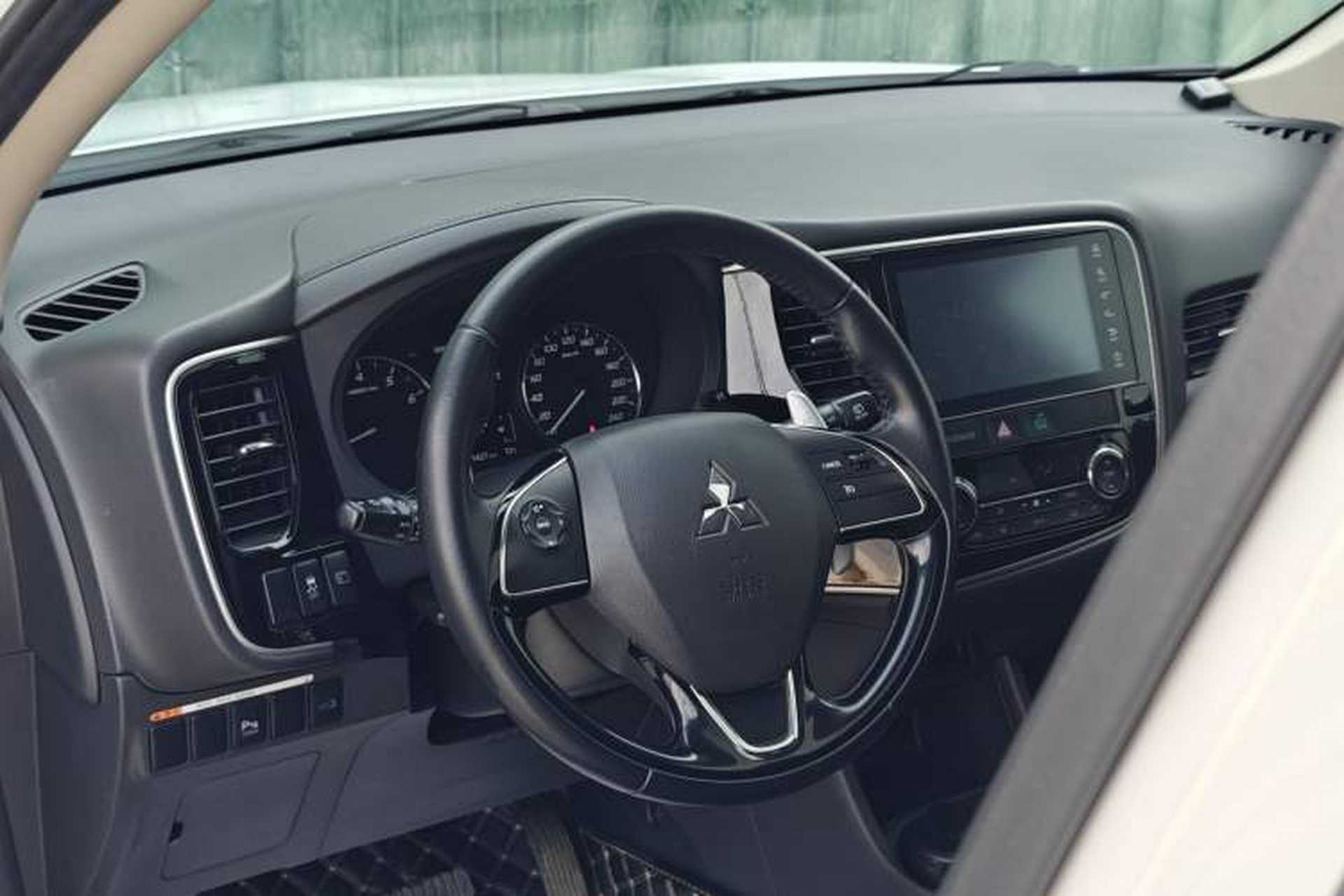 Used Mitsubishi Outlander 2016 2.4L 4x4 Elite Edition 5 Seats Interior 1