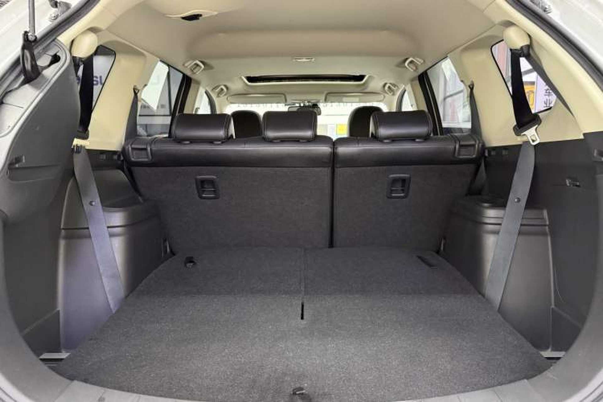 Used Mitsubishi Outlander 2016 2.4L 4x4 Elite Edition 7-Seater Interior 11