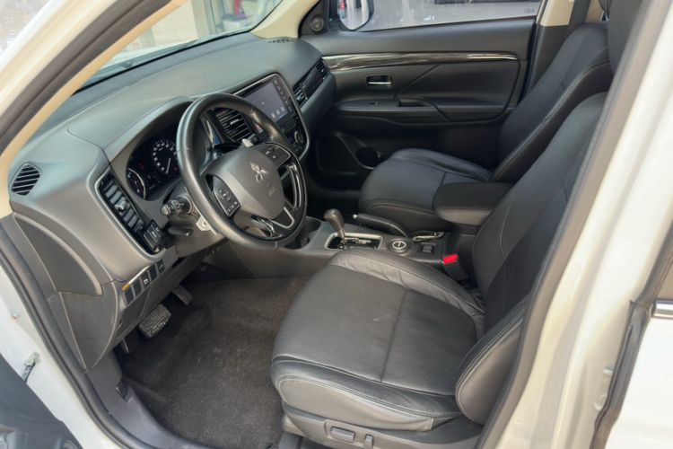 Used Mitsubishi Outlander 2016 2.4L 4x4 Elite Edition 5 Seats