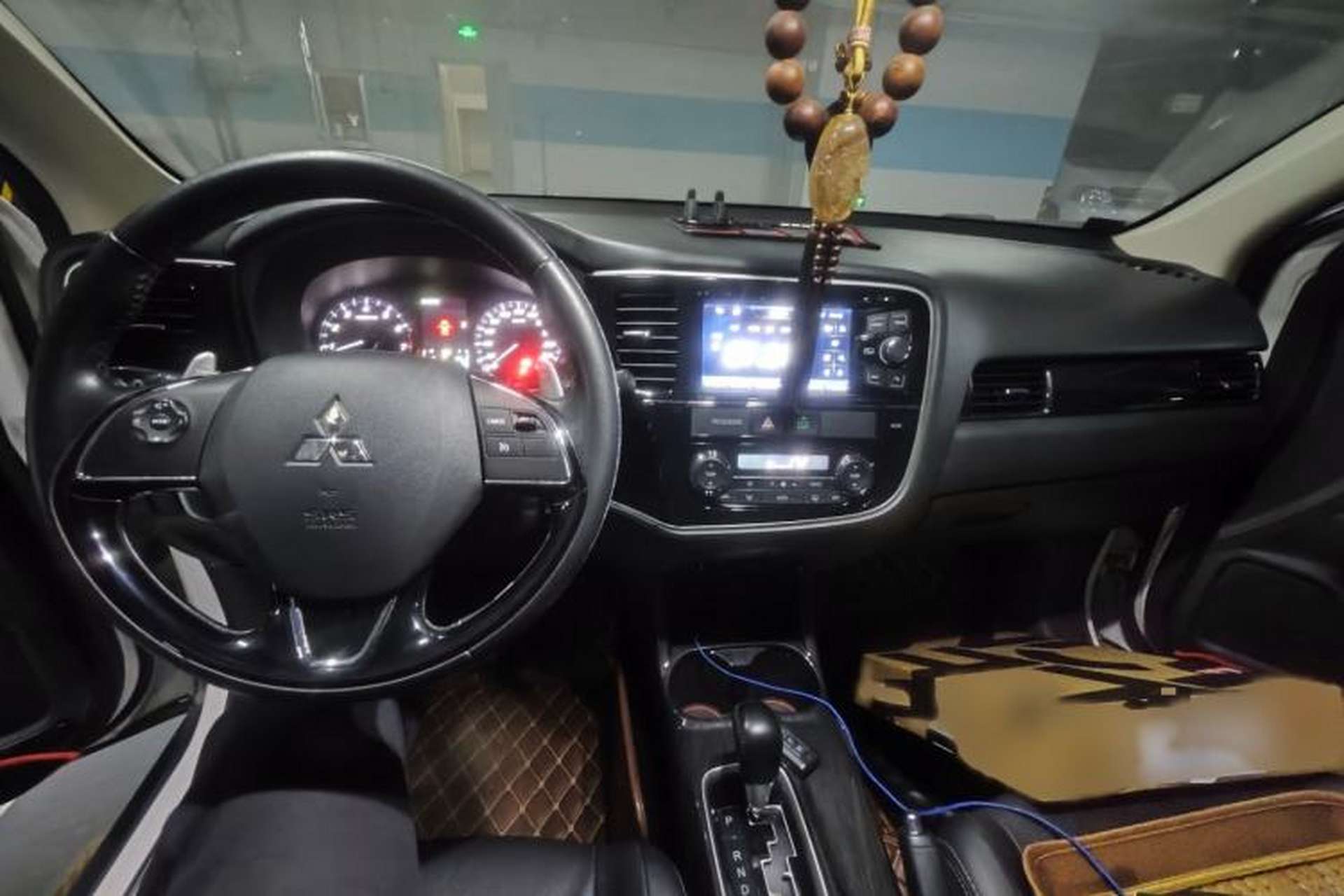 Used Mitsubishi Outlander 2016 2.4L 4x4 Elite Edition 7-Seater Interior 2
