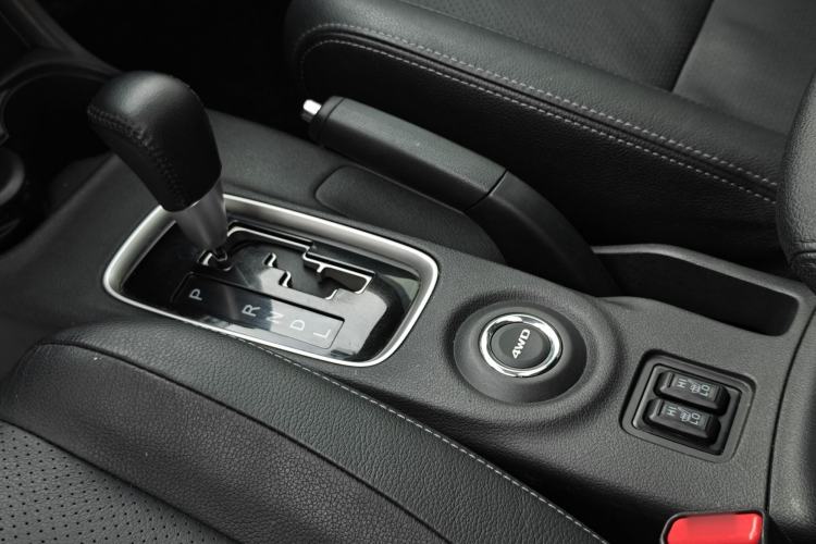 Used Mitsubishi Outlander 2016 2.4L 4x4 Elite Edition 5 Seats Interior 2