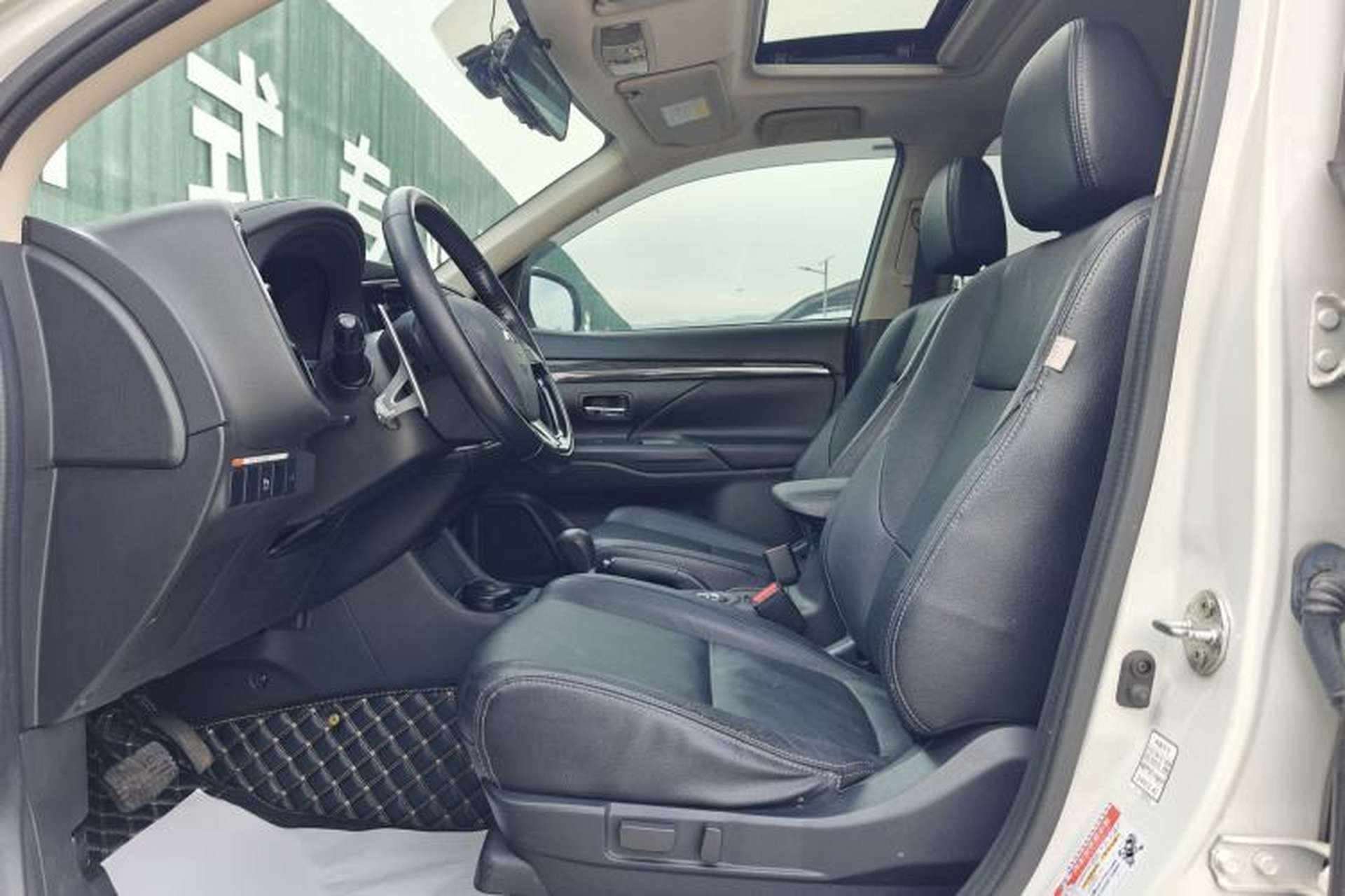 Used Mitsubishi Outlander 2016 2.4L 4x4 Elite Edition 5 Seats Interior 6