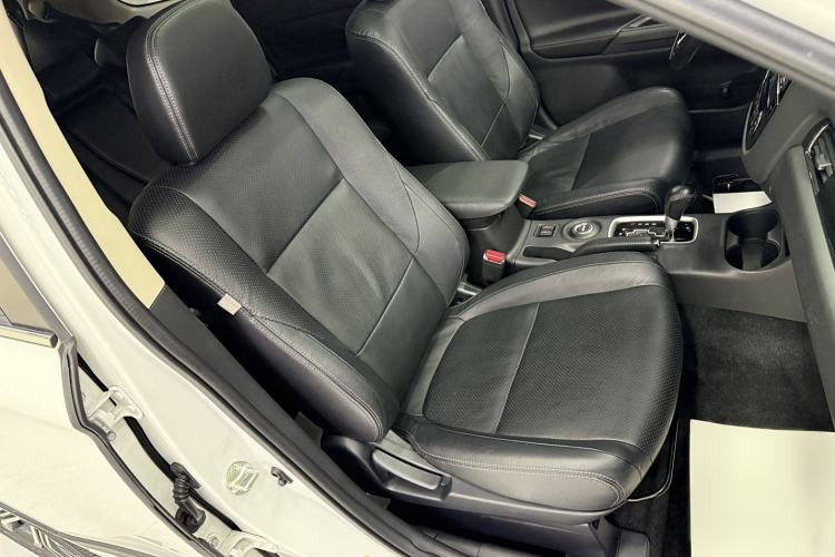 Used Mitsubishi Outlander 2016 2.4L 4x4 Elite Edition 7-Seater Interior 8