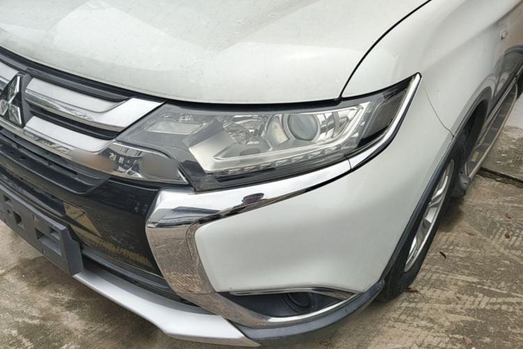 Used Mitsubishi Outlander 2016 2.0L Two-Wheel Drive Fashion Edition 5 Seats Left Front Headlight