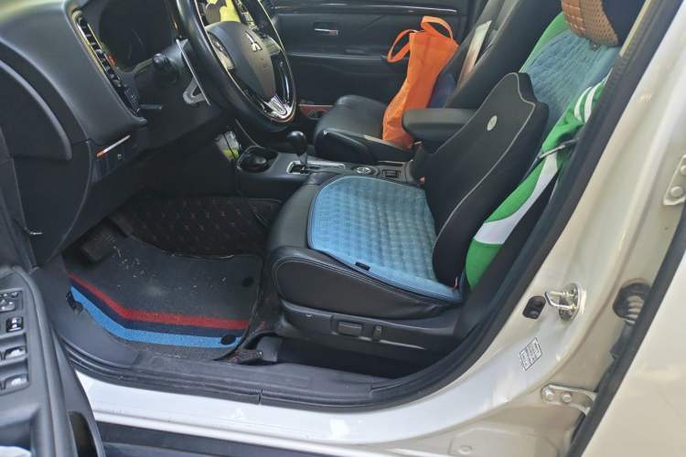 Used Mitsubishi Outlander 2016 2.4L 4x4 Elite Edition 5 Seats Left Front Seat