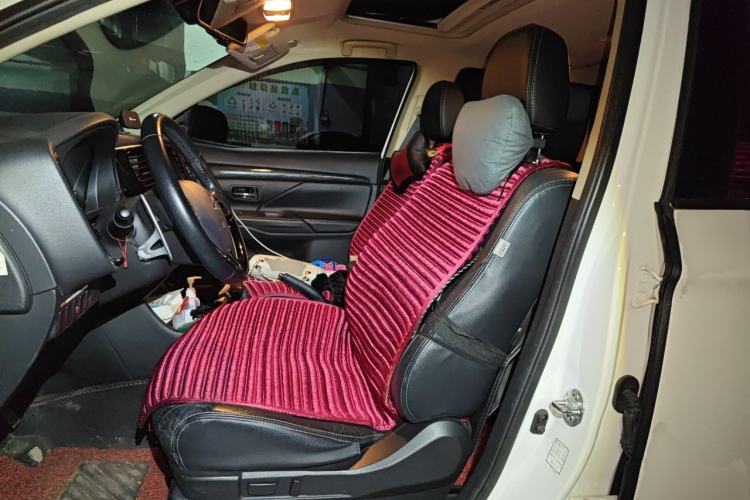 Used Mitsubishi Outlander 2016 2.4L 4x4 Luxury Edition 7-Seater Left Front Seat