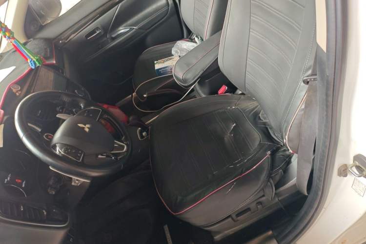 Used Mitsubishi Outlander 2016 2.4L 4x4 Luxury Edition 7-Seater Left Front Seat
