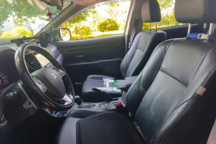 Used Mitsubishi Outlander 2016 2.4L 4x4 Elite Edition 7-Seater Left Front Seat