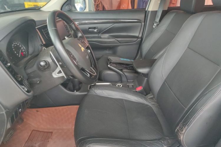 Used Mitsubishi Outlander 2016 2.4L 4x4 Elite Edition 5 Seats Left Front Seat