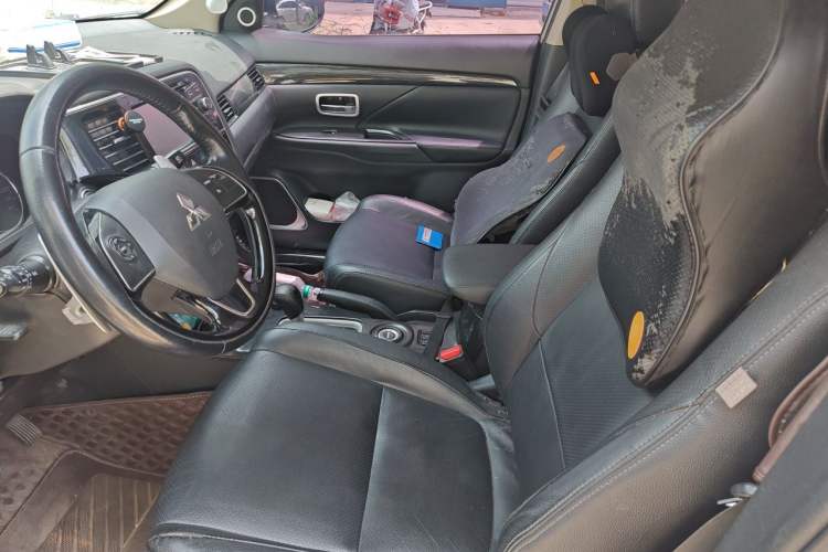 Used Mitsubishi Outlander 2016 2.4L 4x4 Elite Edition 5 Seats Left Front Seat