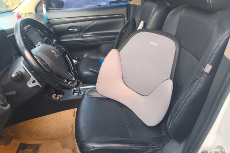 Used Mitsubishi Outlander 2016 2.4L 4x4 Elite Edition 5 Seats Left Front Seat