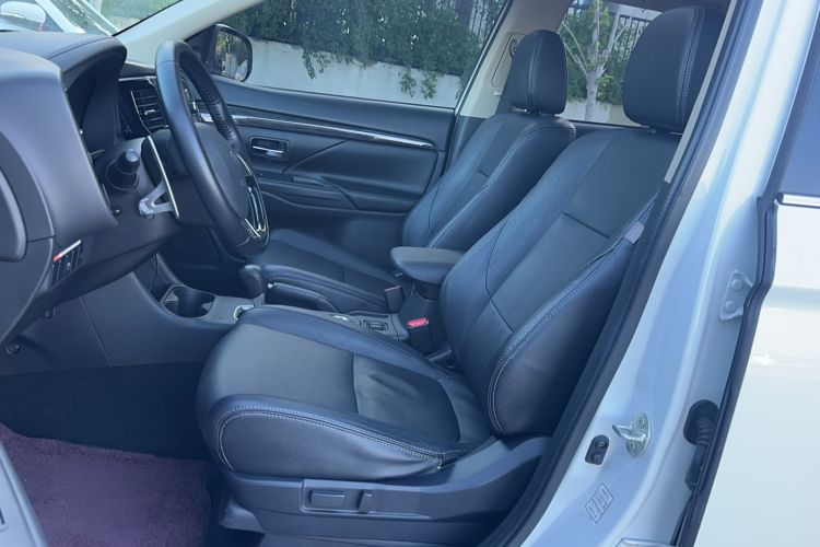 Used Mitsubishi Outlander 2016 2.4L 4x4 Elite Edition 7-Seater Left Front Seat