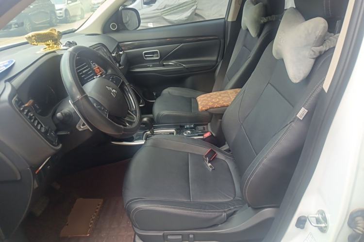 Used Mitsubishi Outlander 2016 2.4L 4x4 Elite Edition 5 Seats Left Front Seat