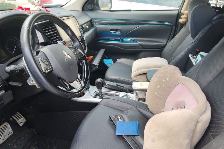 Used Mitsubishi Outlander 2016 2.4L 4x4 Luxury Edition 7-Seater Left Front Seat